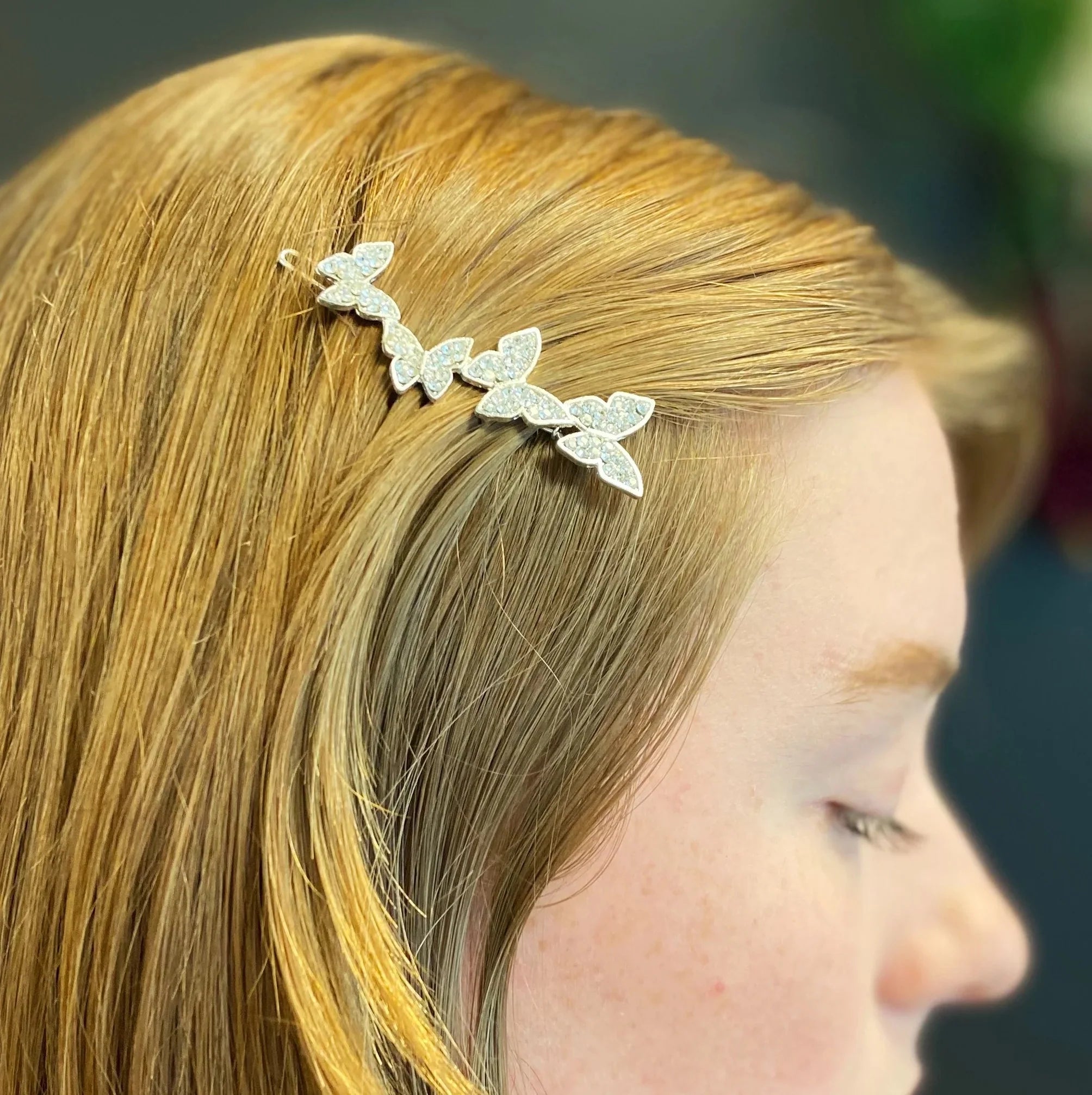 Effortless Elegance: Fly Away Hair Clip