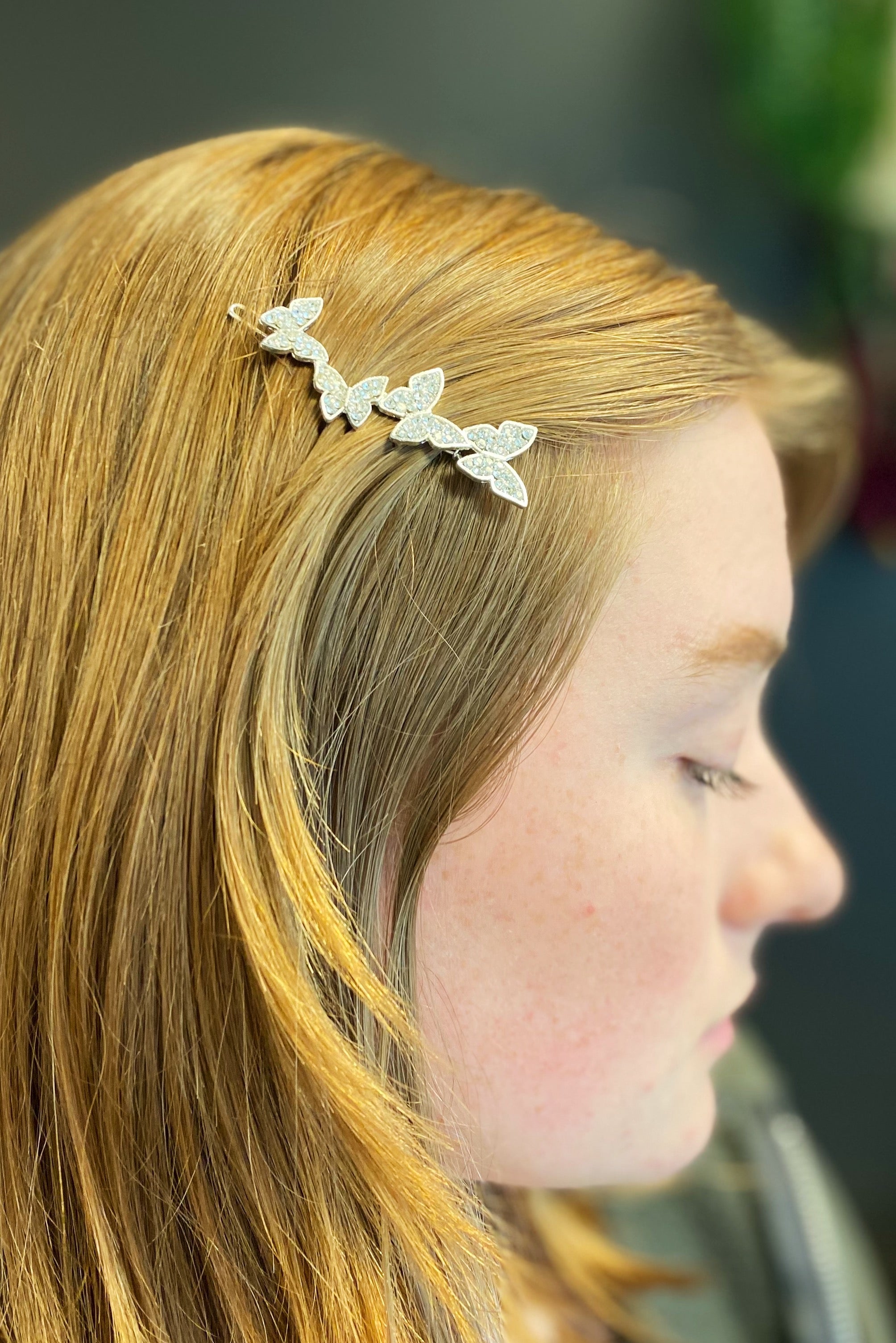 Effortless Elegance: Fly Away Hair Clip