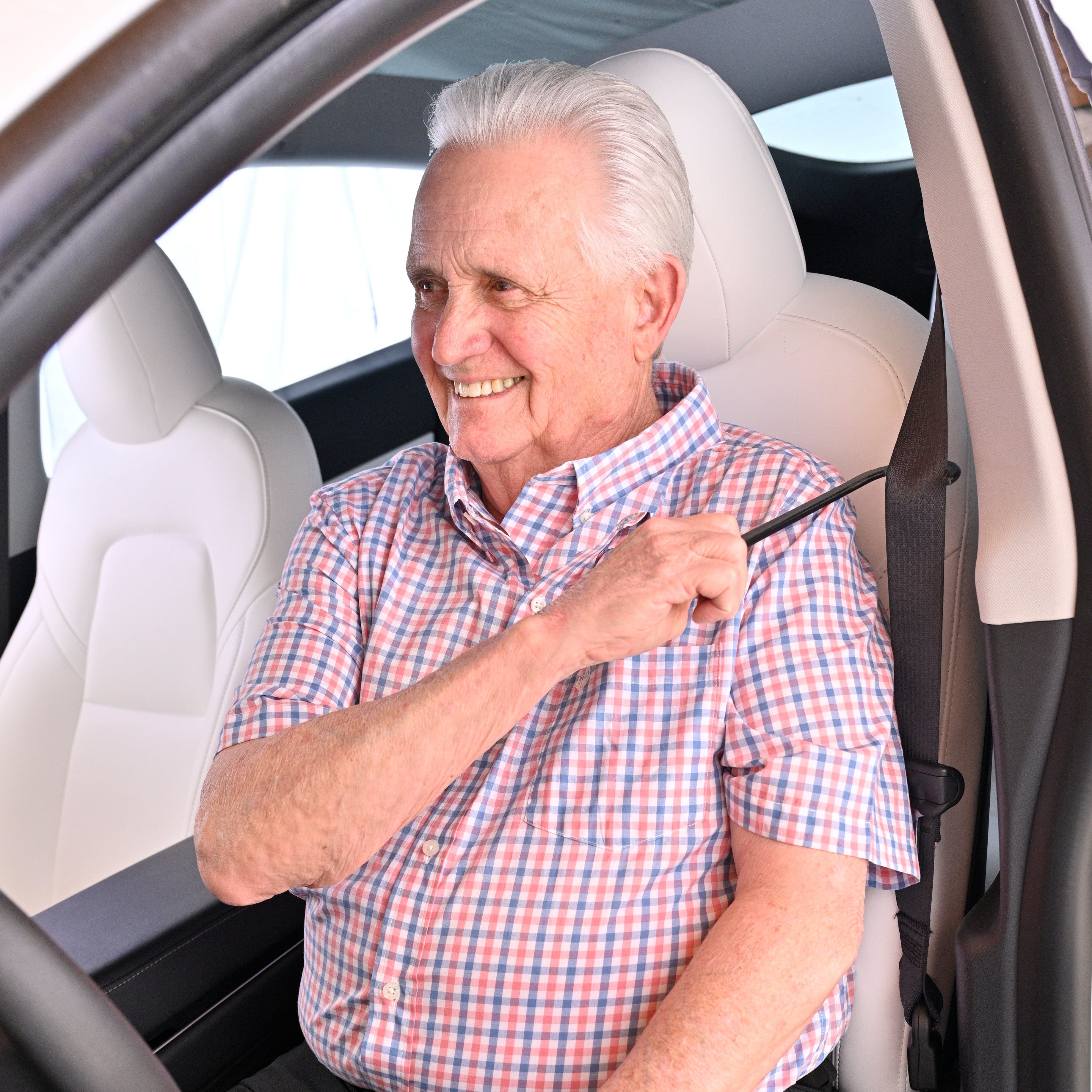 Ultimate Seatbelt Catcher: Say Goodbye to Discomfort and Distraction!